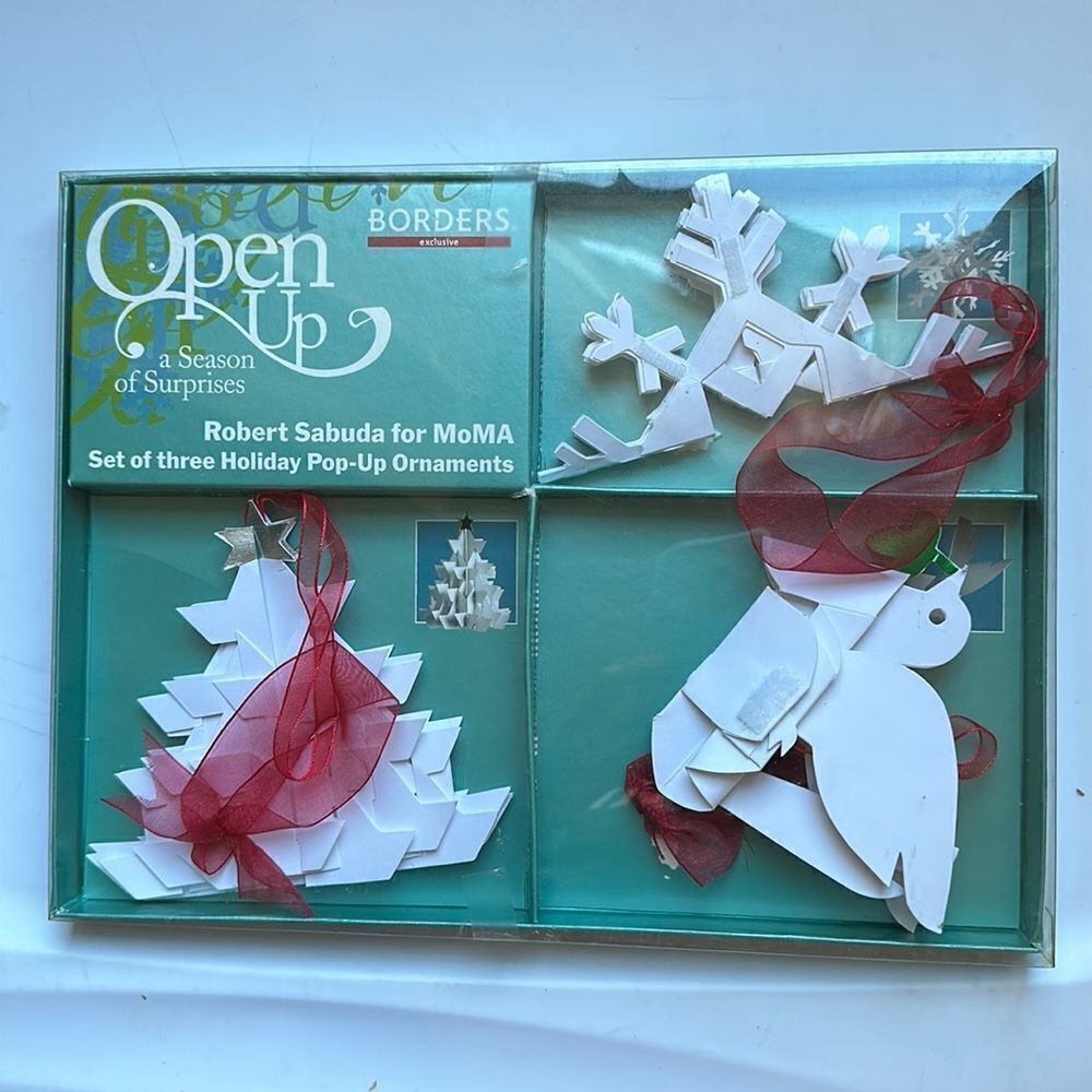 Borders Open Up A Season‎ of Surprises Robert Sabuda for MoMA 3 pop up ornaments